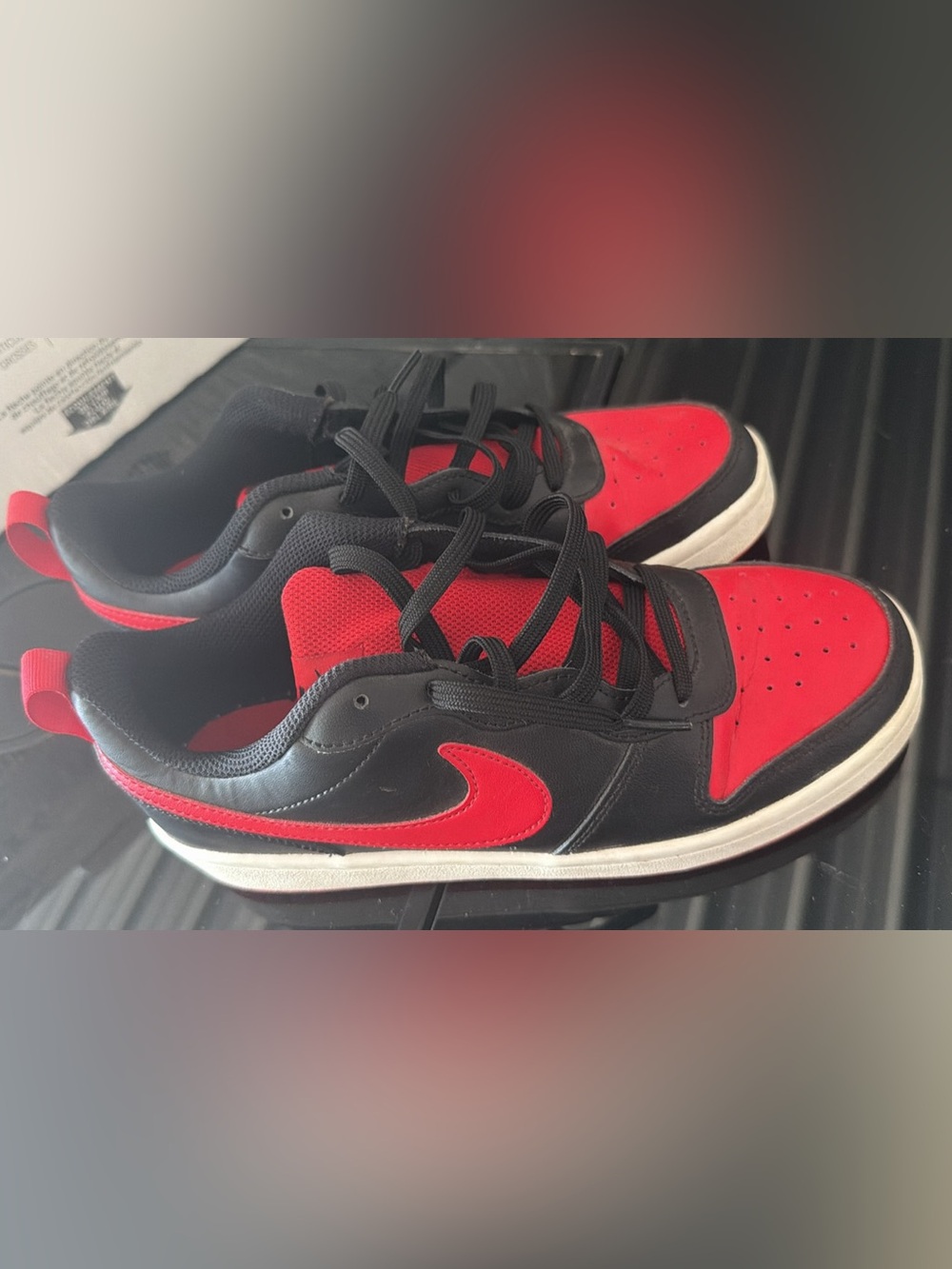 Nike Kids Black and Red Low-Top Sneakers
